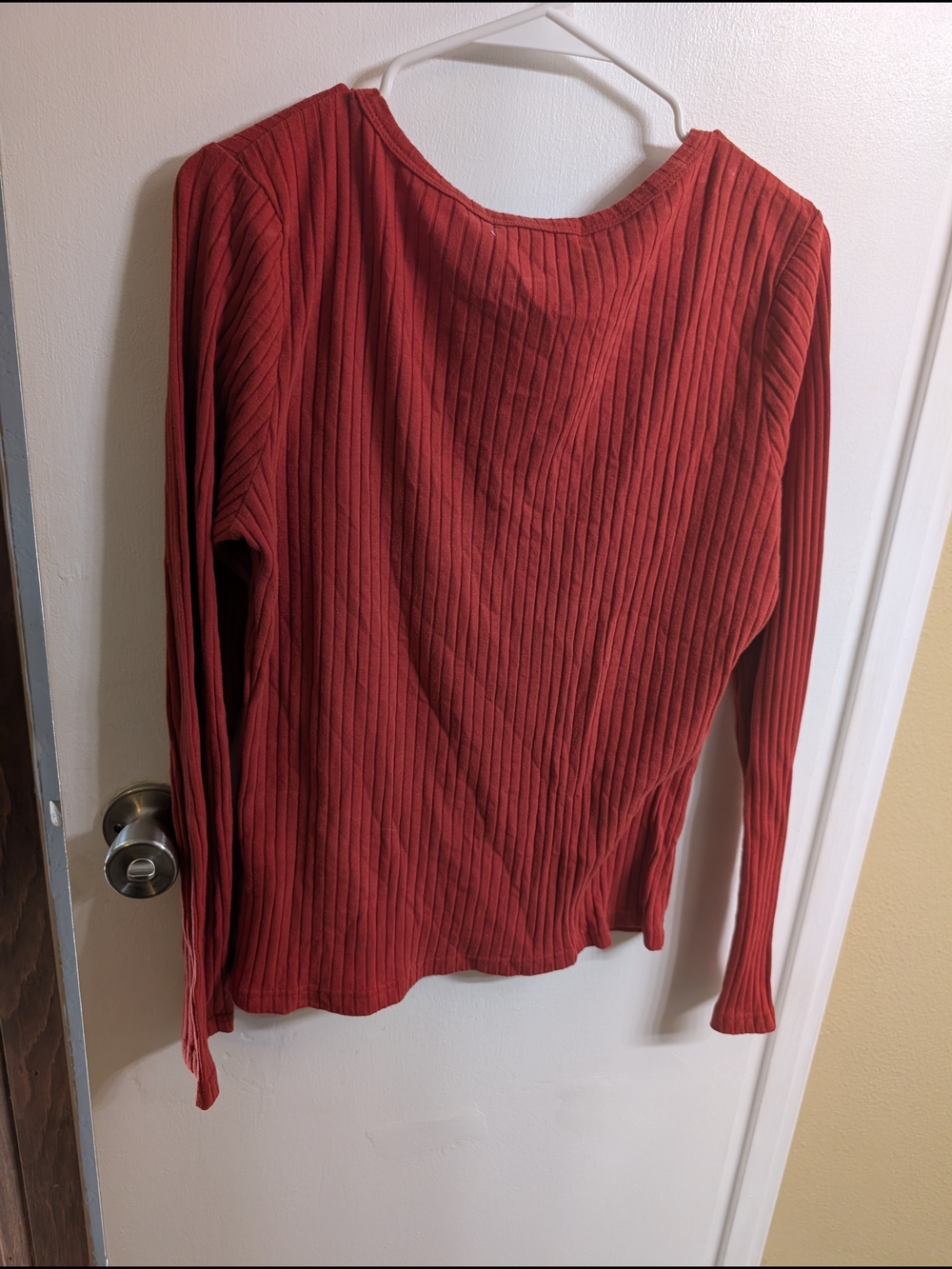 Button-Front Long Sleeve Ribbed Tee in Rust - Picture 4 of 5